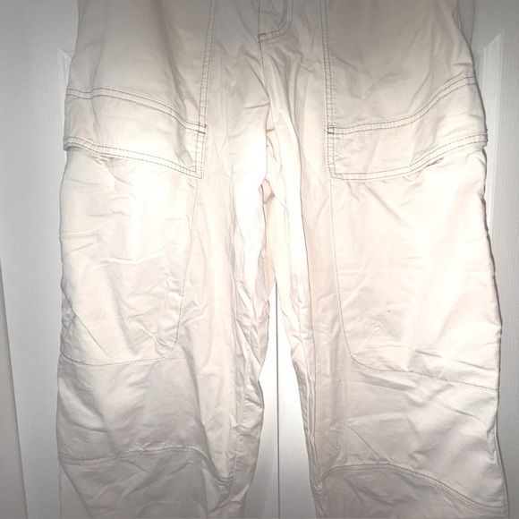 Zara Beige/Cream Big Pocket wide leg Cargo Pants. Size Medium. VVGUC. - Picture 14 of 16